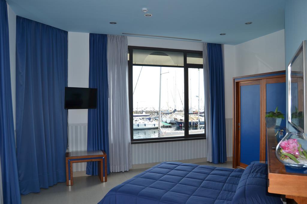 Transatlantico Hotel Naples Bilik gambar