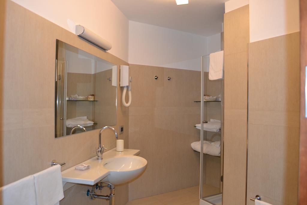 Transatlantico Hotel Naples Bilik gambar